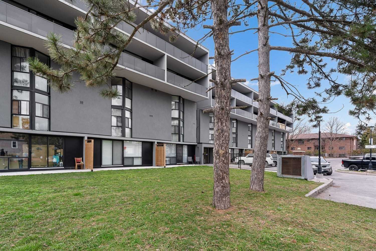 The Royal Grande Condos exterior