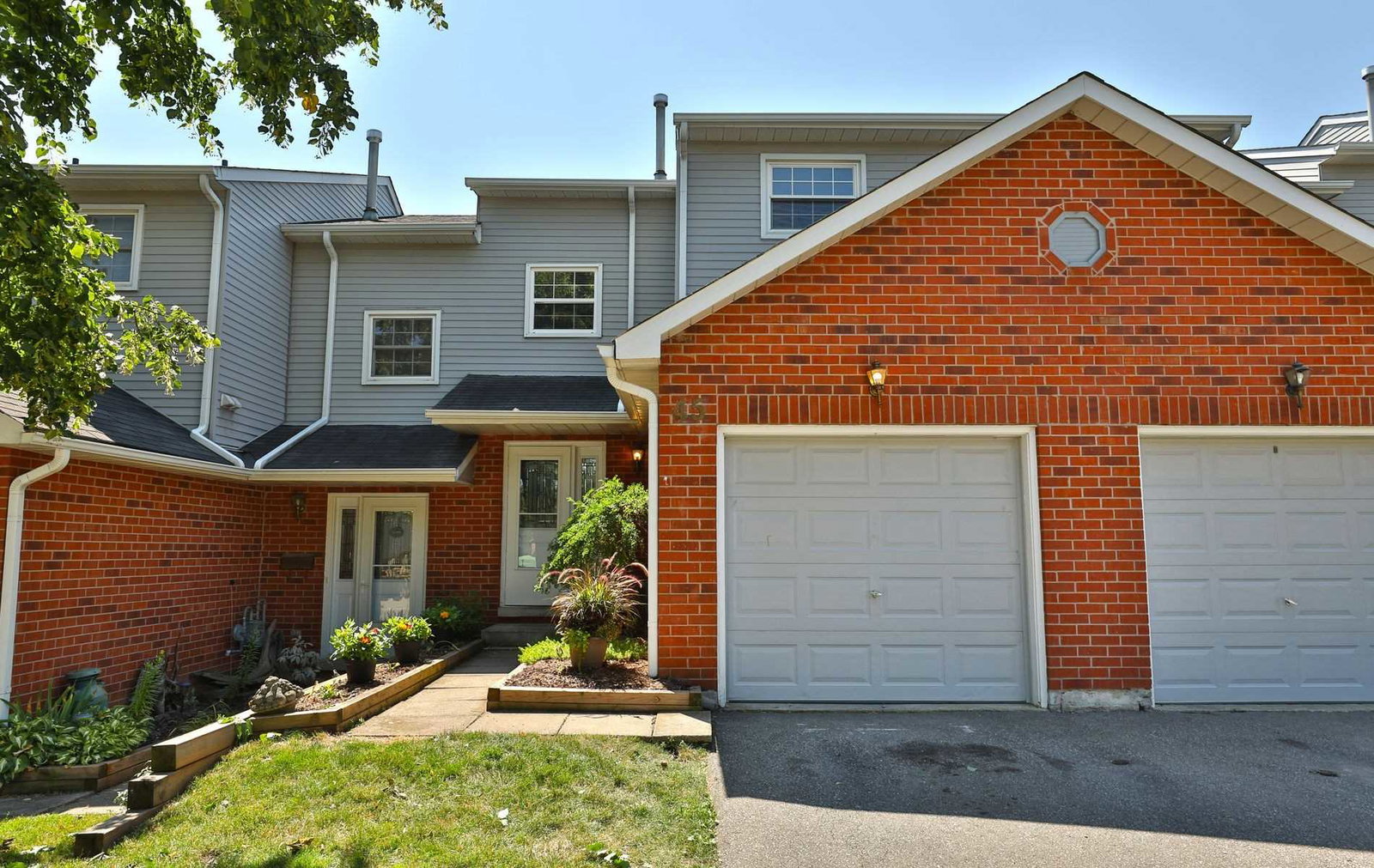 2065 Amherst Heights Court Townhomes condo building exterior