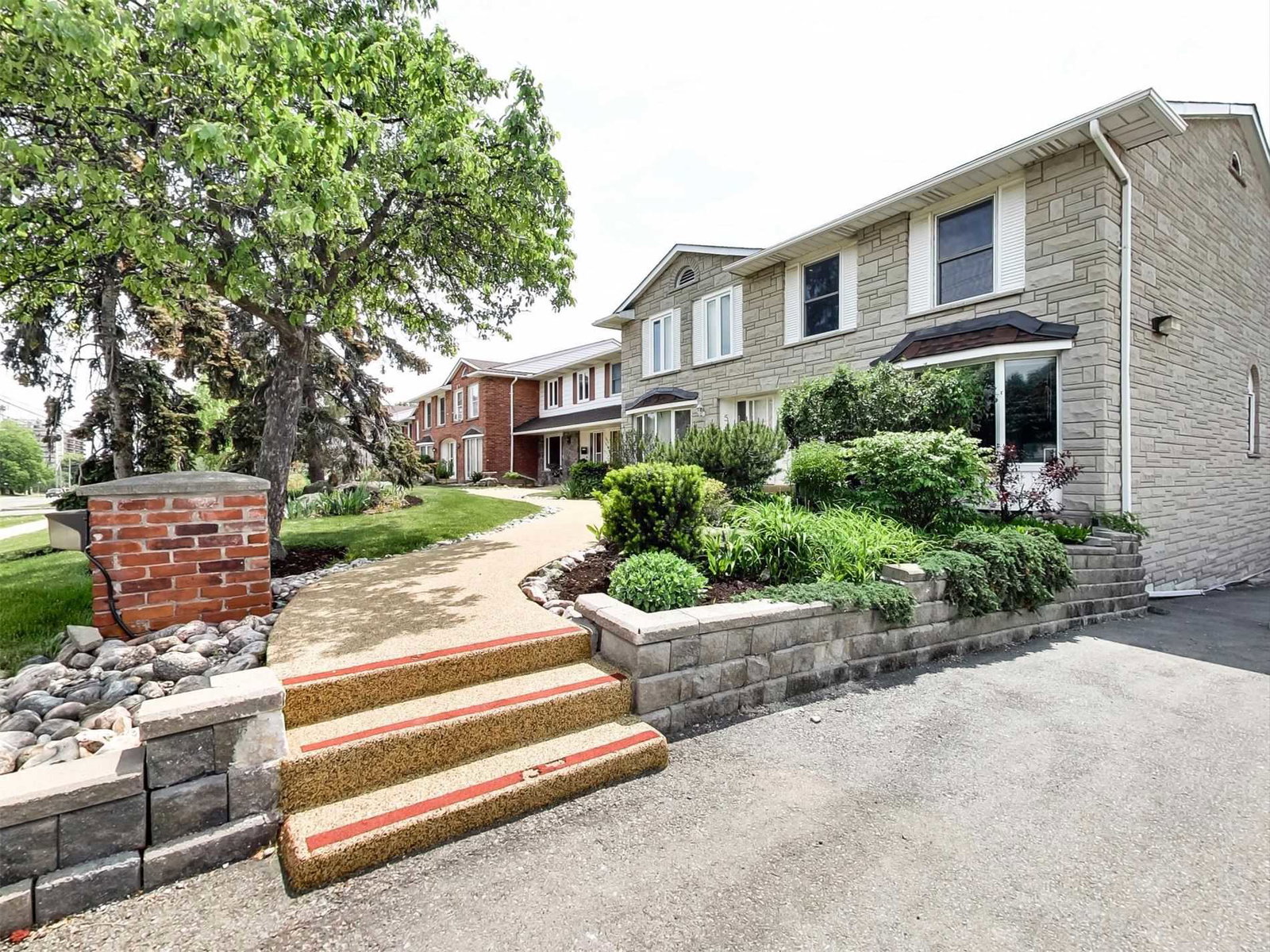 Villas of Nelson Heights condo