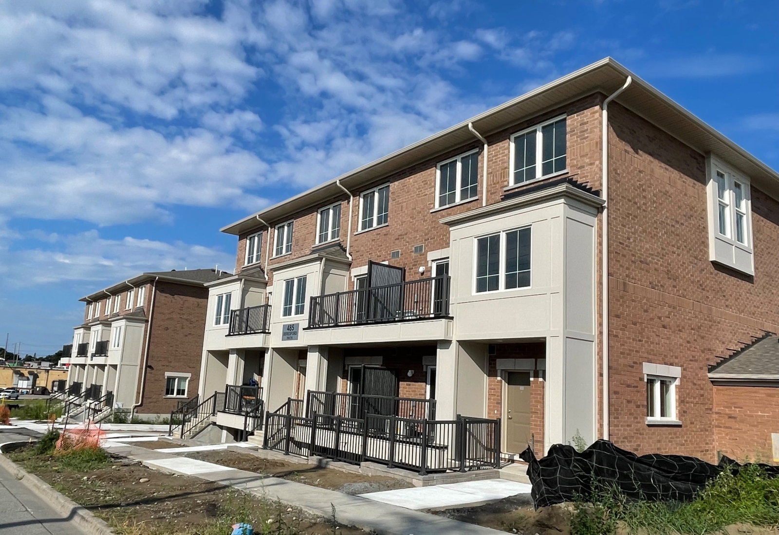 485 Beresford Path exterior