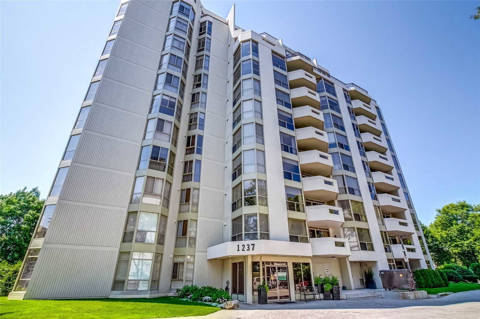 Harbourlights Condos exterior