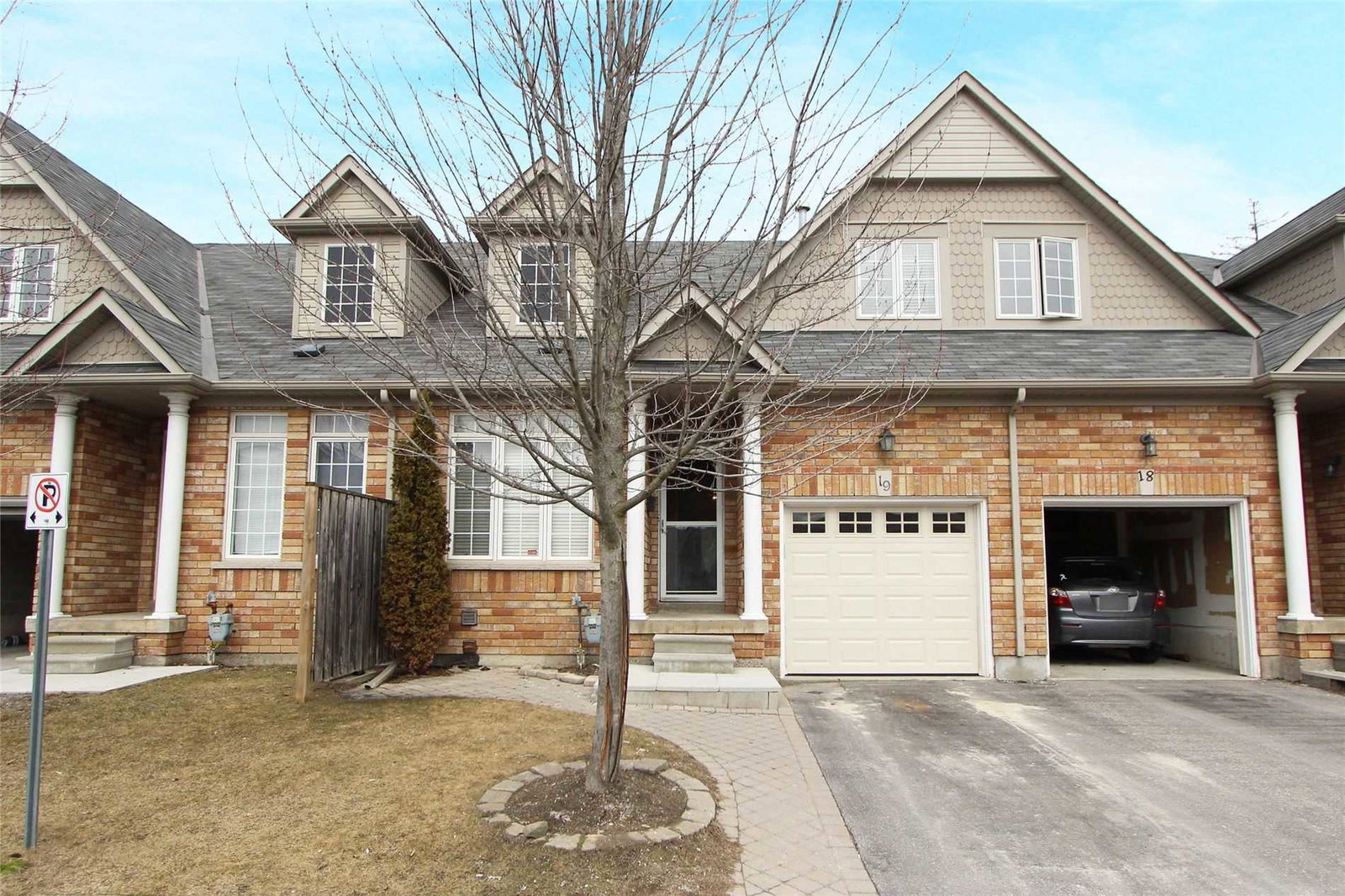 19 Niagara Townhomes condo