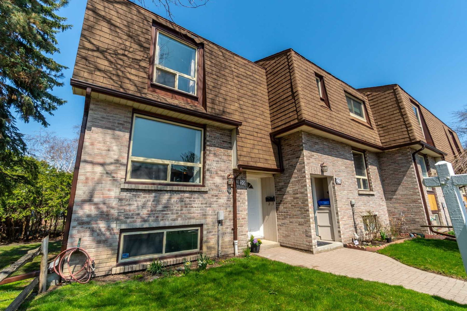 1400 Mary Street Townhomes exterior