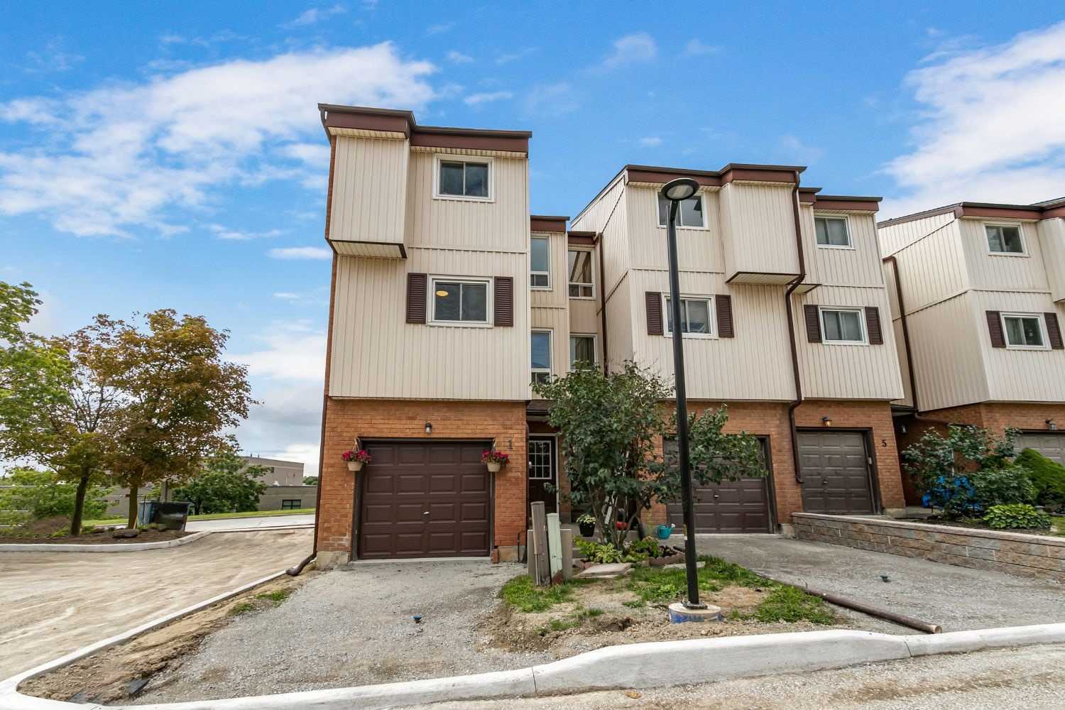 601 Galahad Townhomes exterior