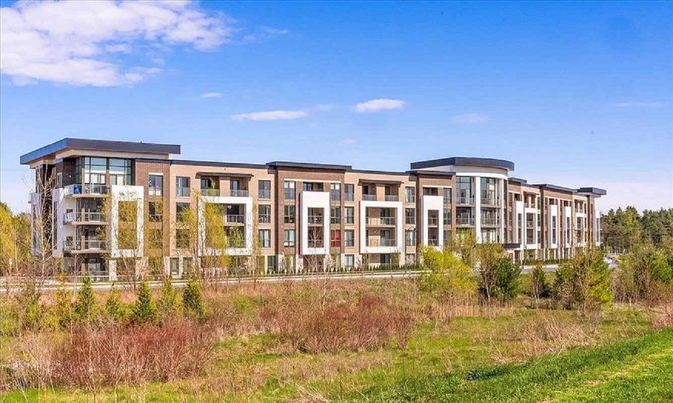 Charing Cross Condos exterior