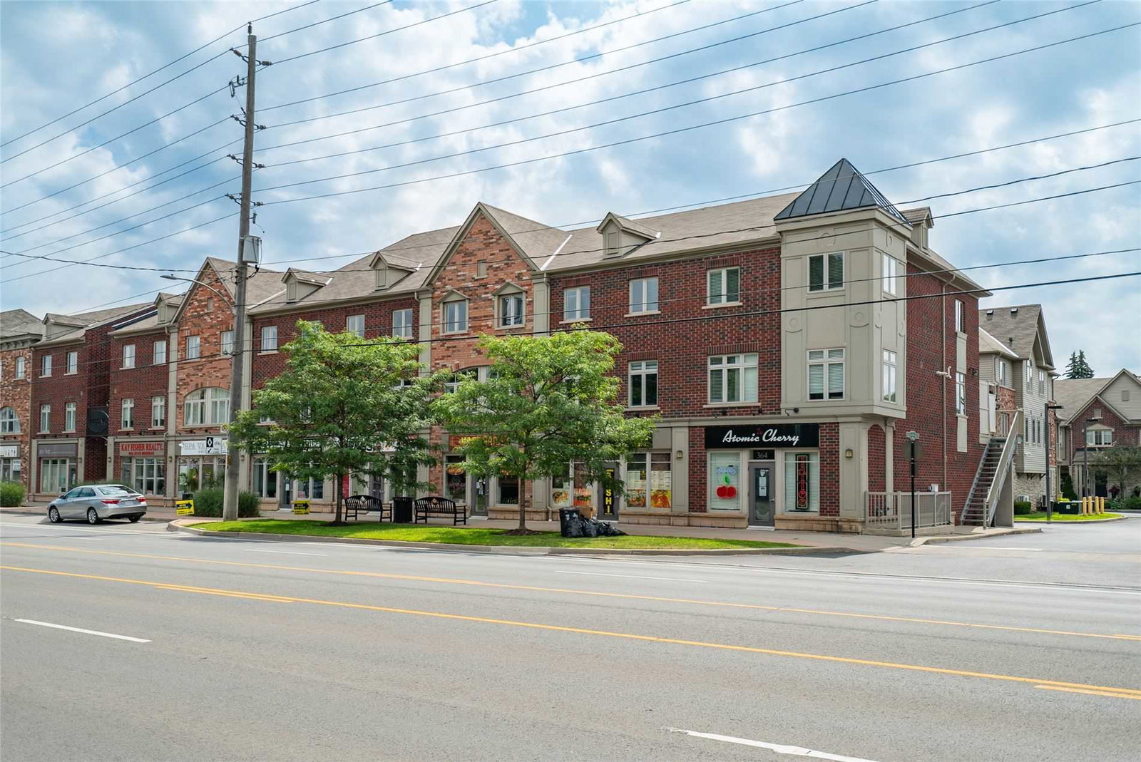 362 Plains Road E Townhomes exterior