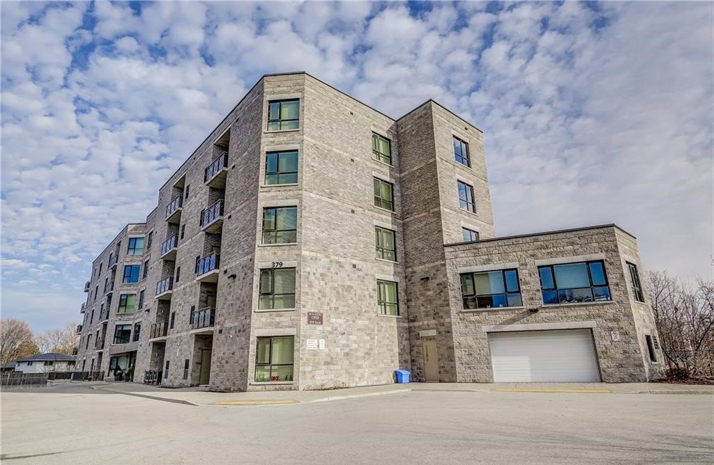 Walkers Creek Condos exterior