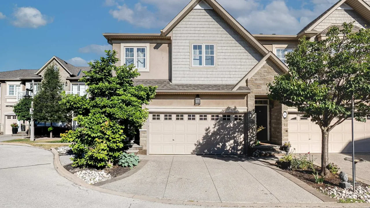 31 Sunvale Place Townhomes exterior