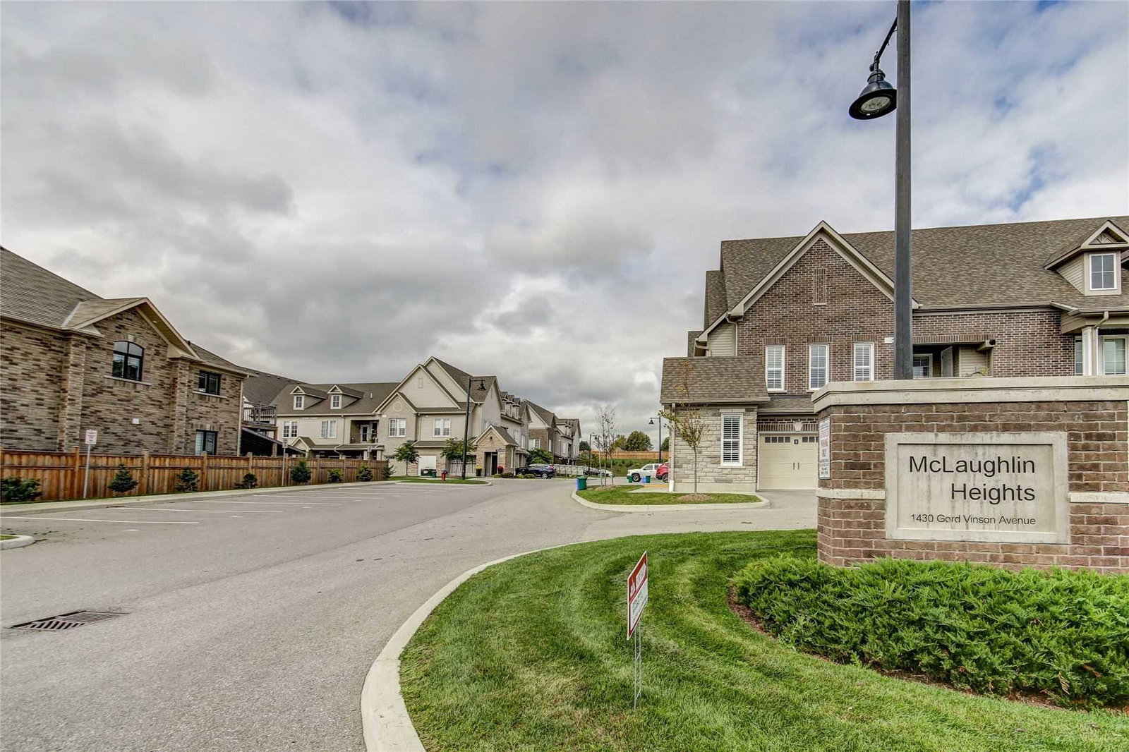 McLaughlin Heights Townhomes condo building exterior