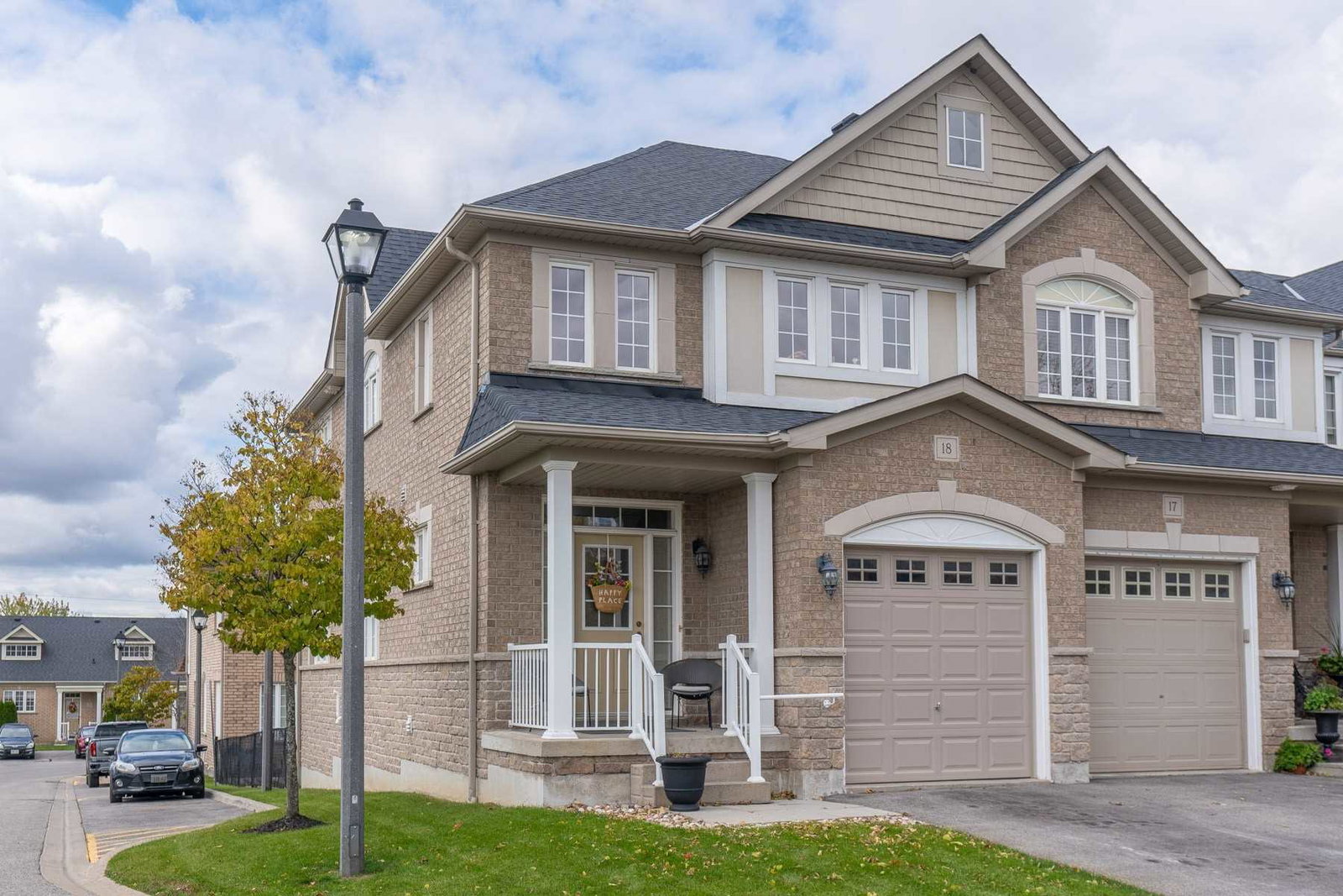 1070 Glenbourne Townhomes exterior
