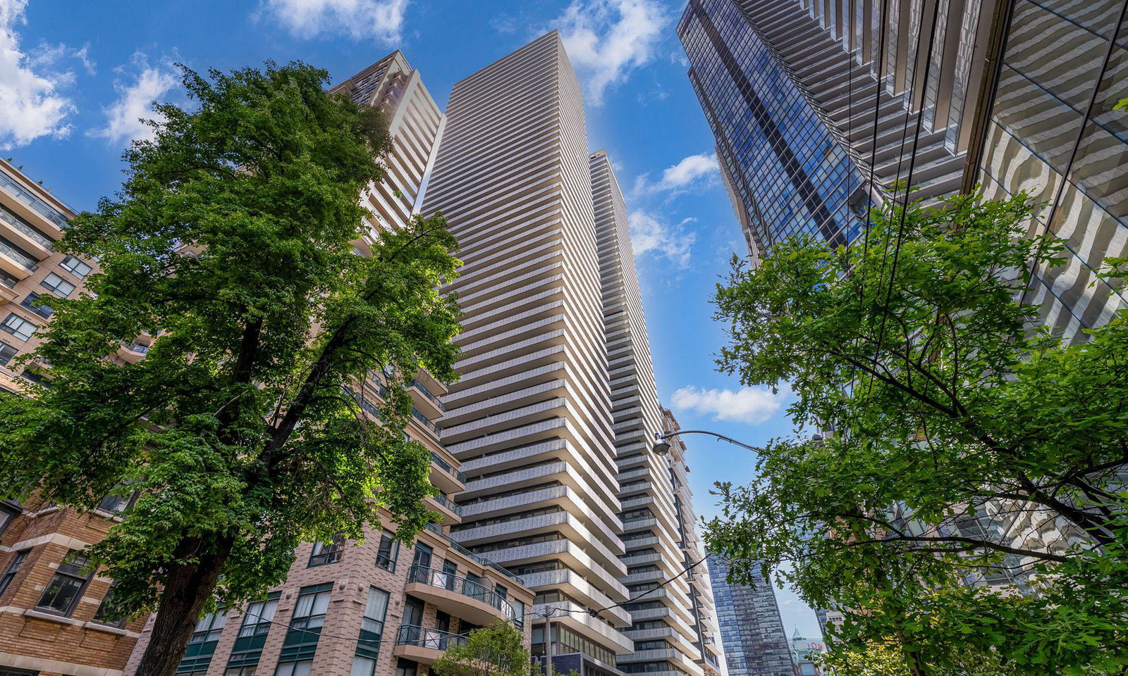 Casa II Condos exterior