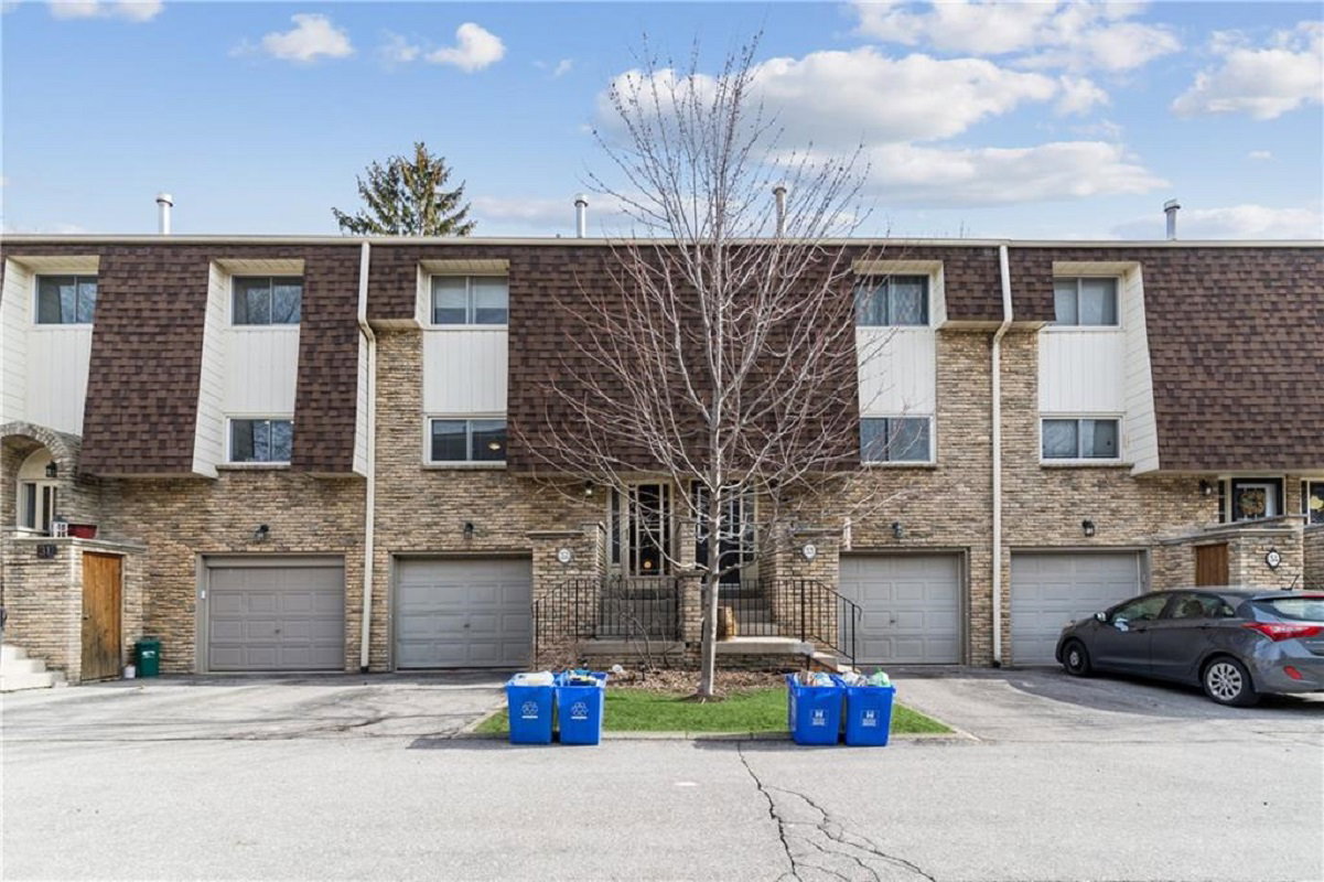 Melanie Crescent condo