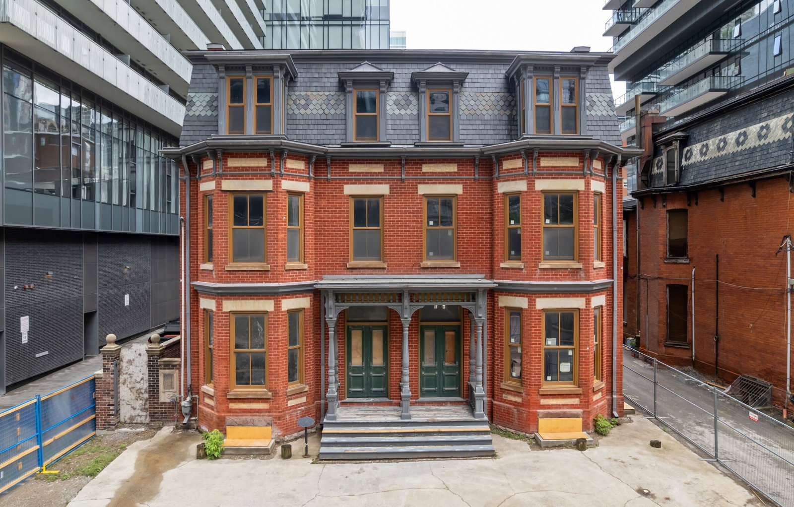 62 Charles Street East exterior