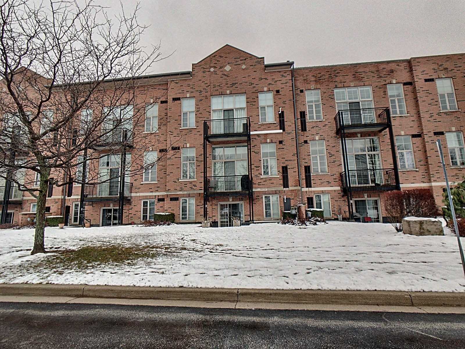 262 Dundas Street East Condos exterior