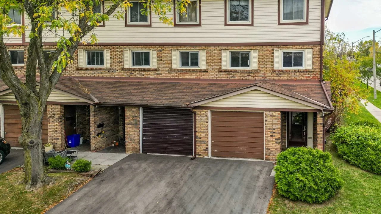 34 Bow Valley Drive Townhomes exterior