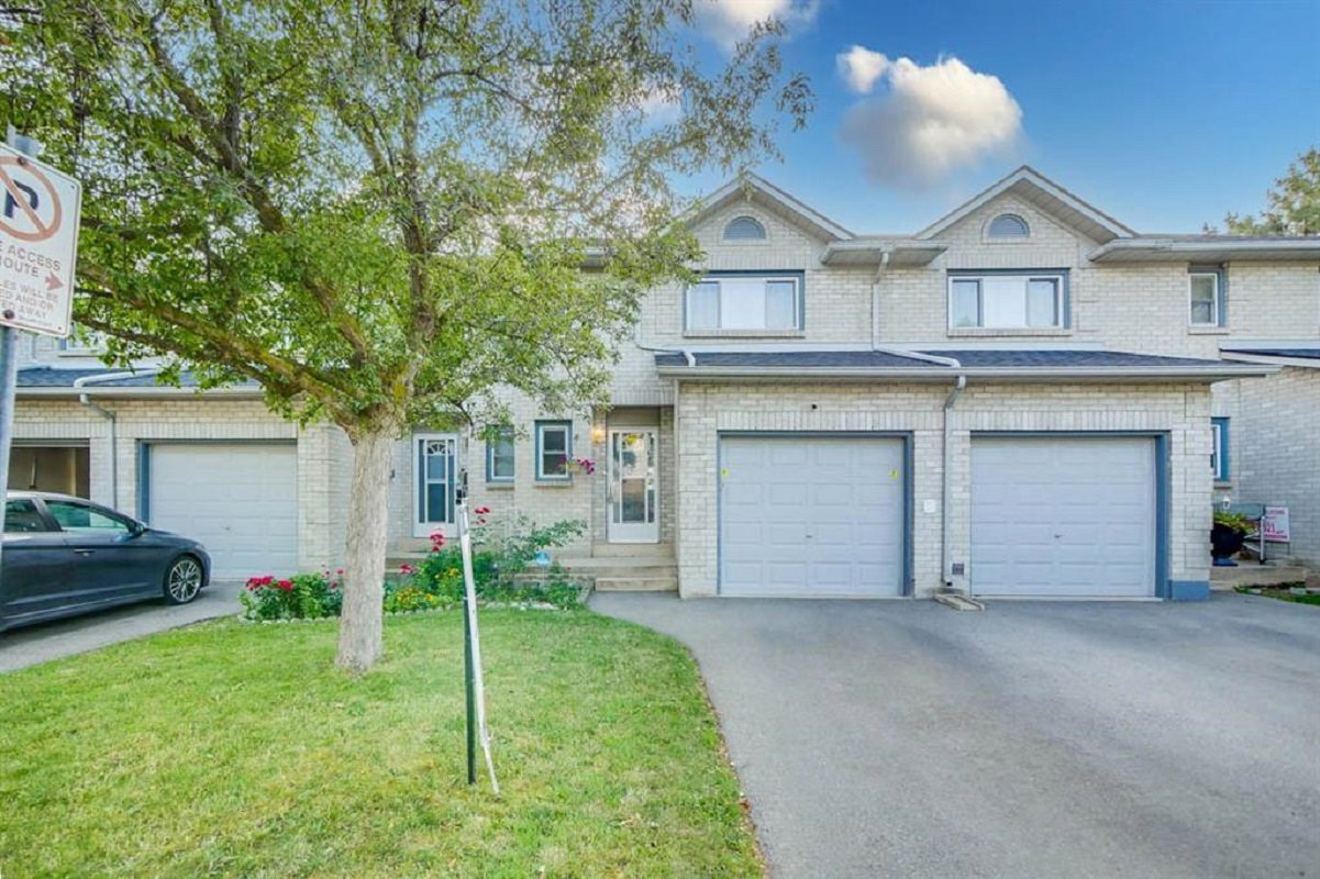 2 Royalwood Court condo building exterior