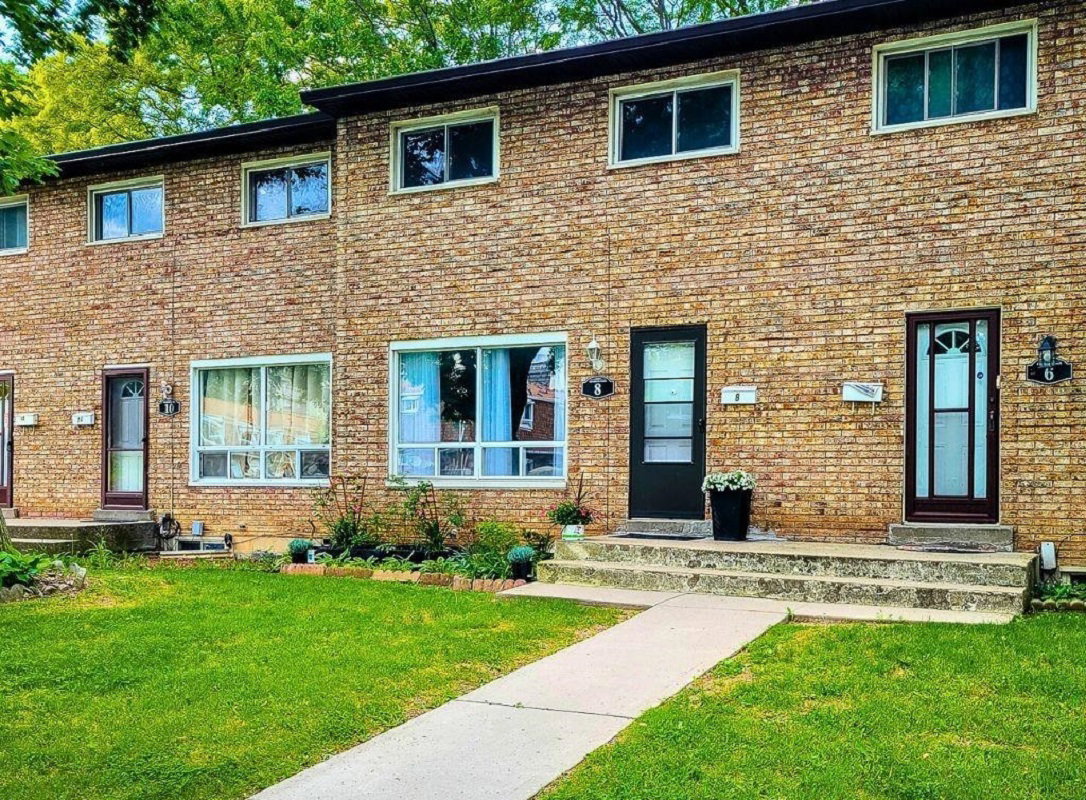 8 Glenburn Court exterior