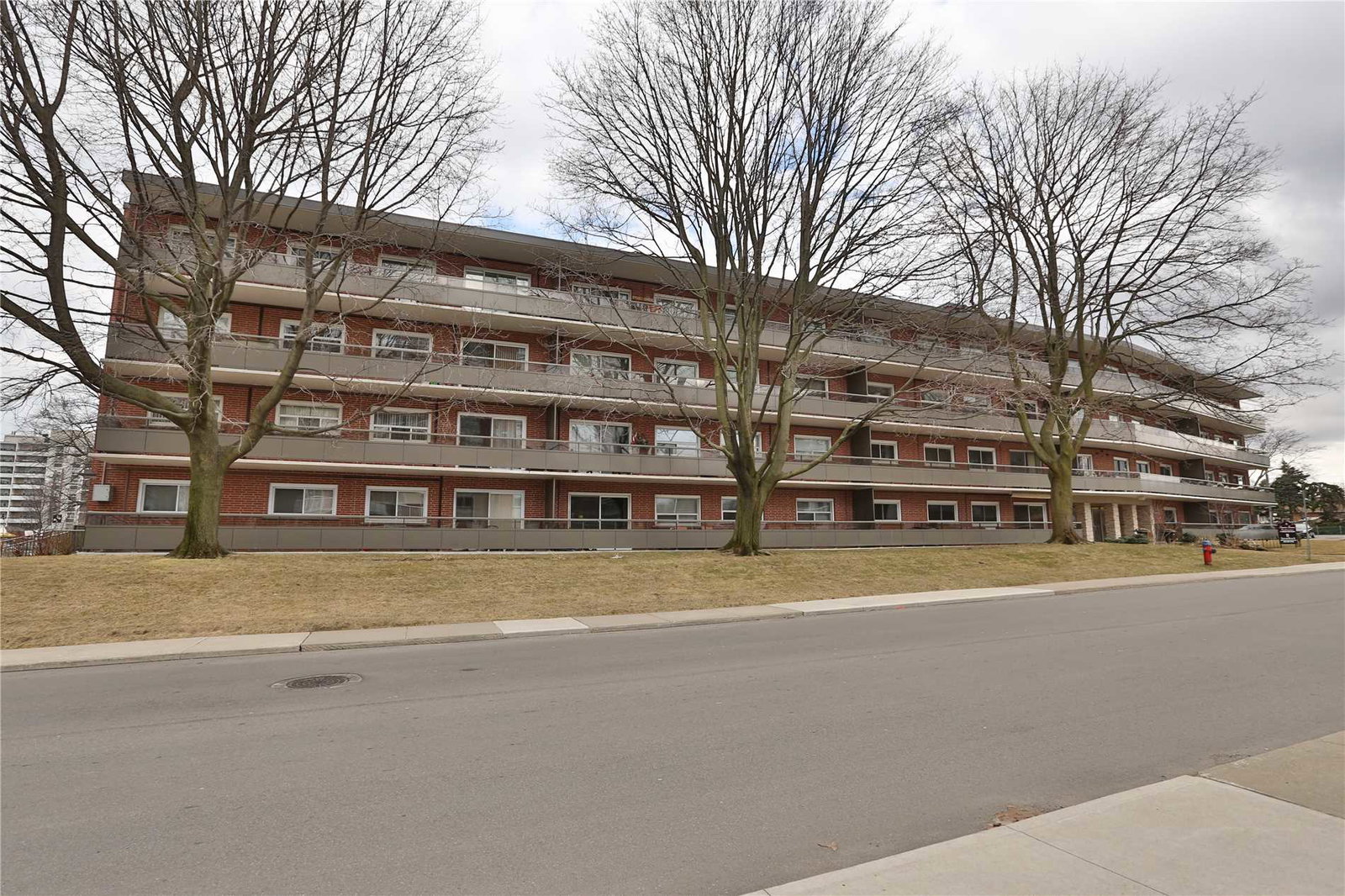 11 Woodman Drive South Condos exterior