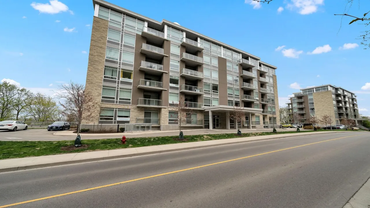 Vista Condos on Charlton condo