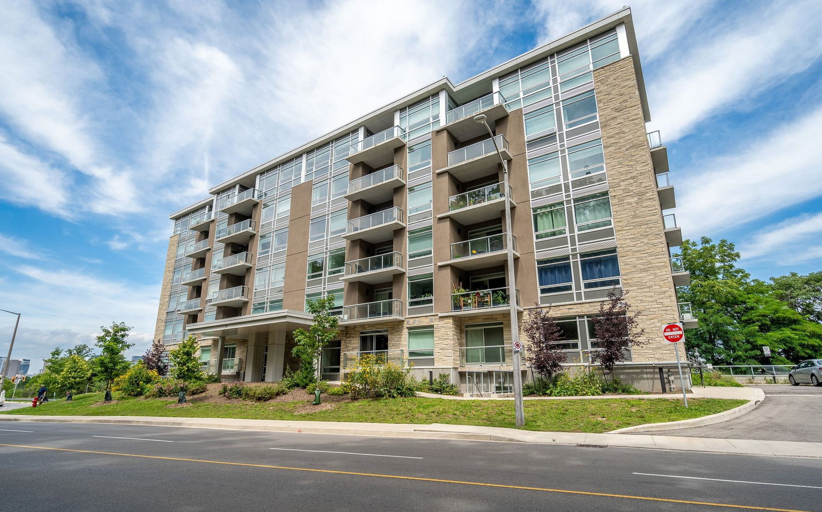 Vista Condos on Charlton condo