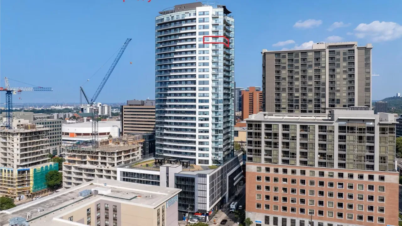 20/22 George Street Condos exterior