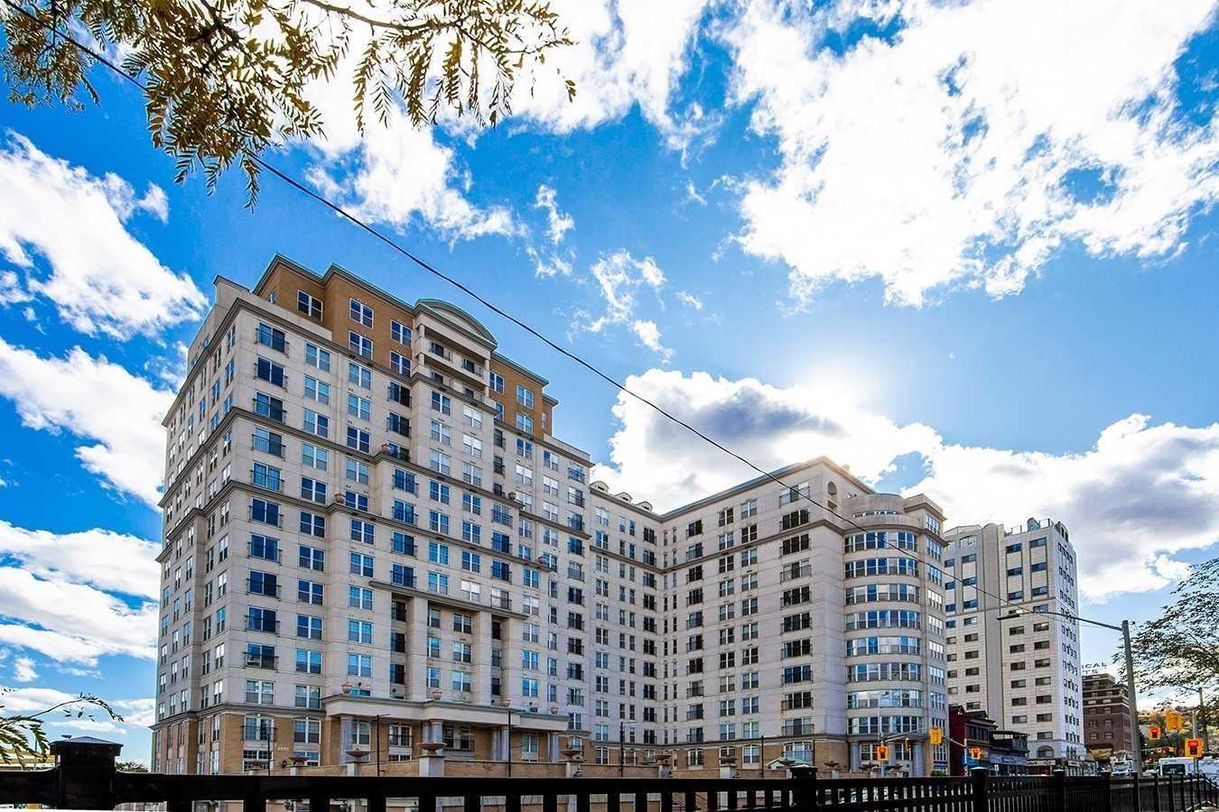 Chateau Royale Condos exterior