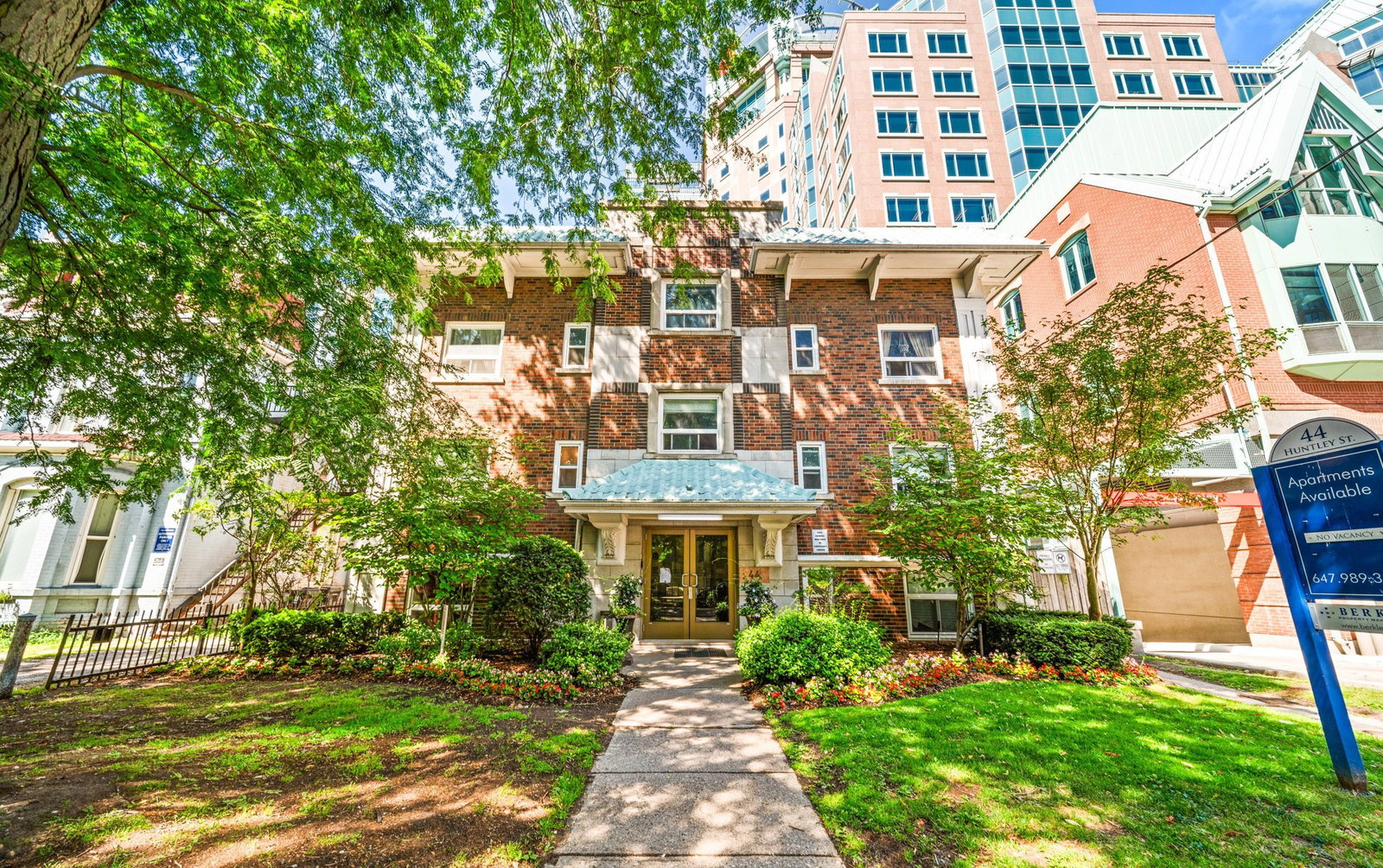44 Huntley Street exterior