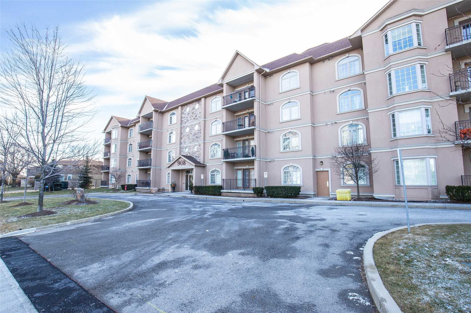 908 Mohawk Road Condos exterior