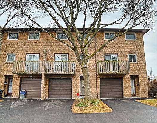 985 Limeridge Road East Townhomes exterior