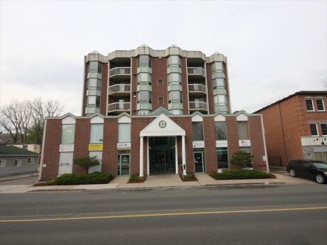 17 King Street East Condos exterior