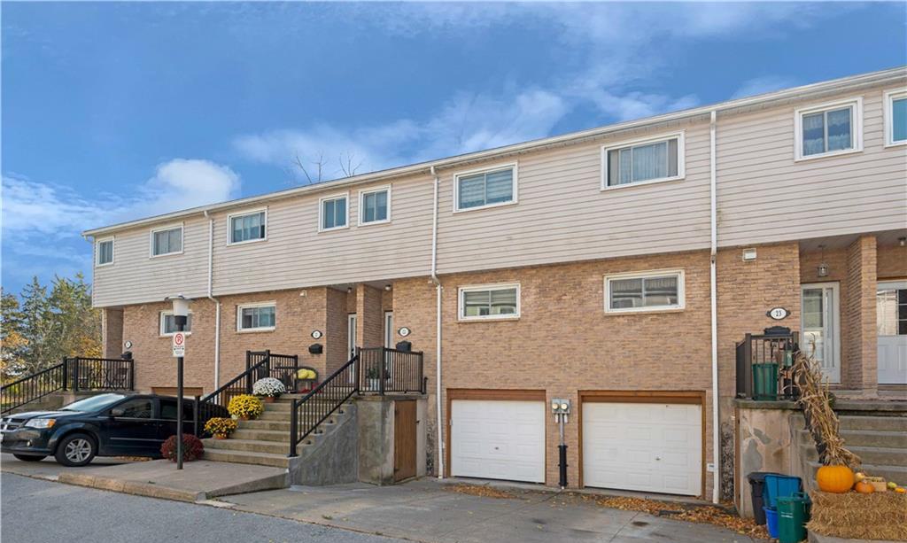 149 St. Catharine Street condo building exterior