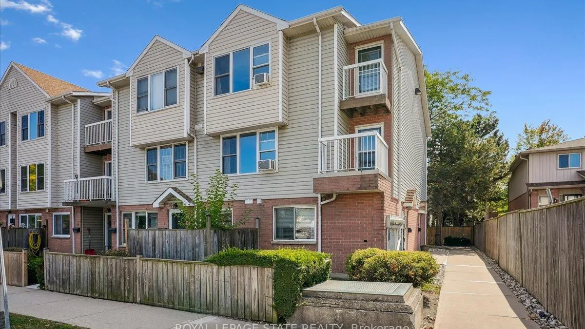 912 Rymal Townhomes exterior