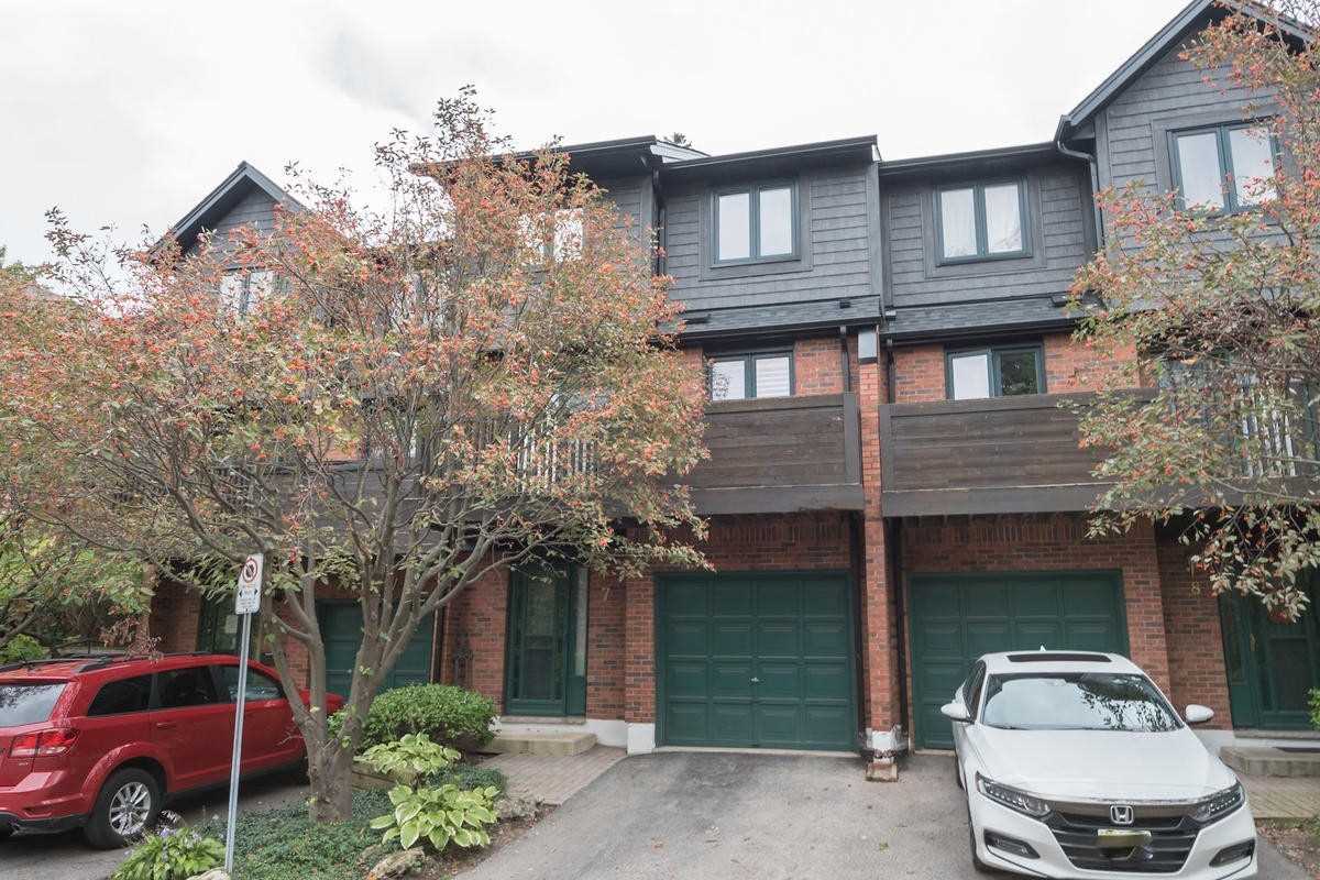 Highland Mews Towhomes exterior