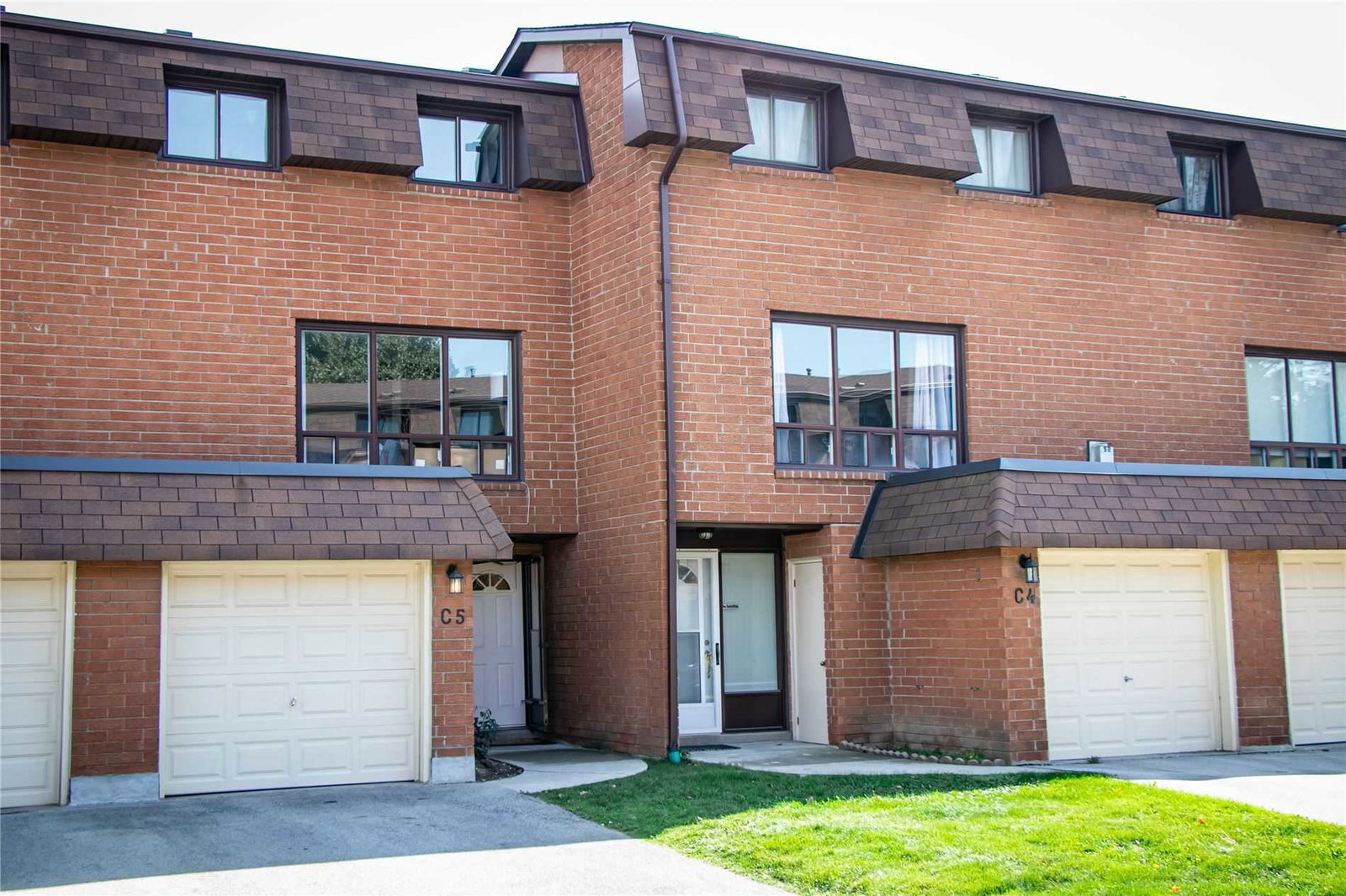Garthstone Estates Townhomes exterior