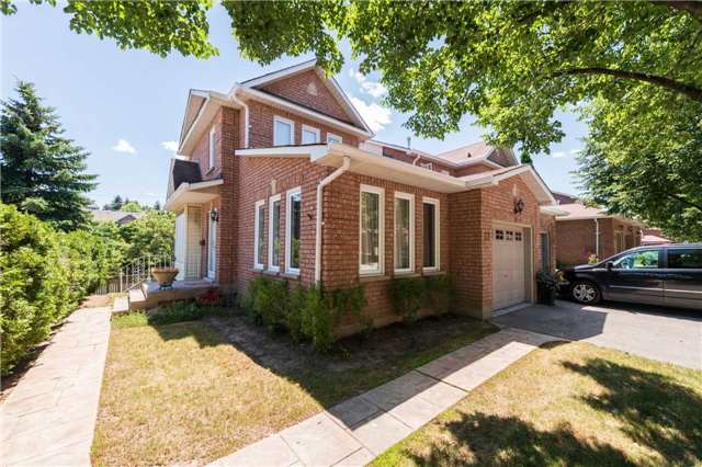 7 Davidson Blvd Townhomes exterior