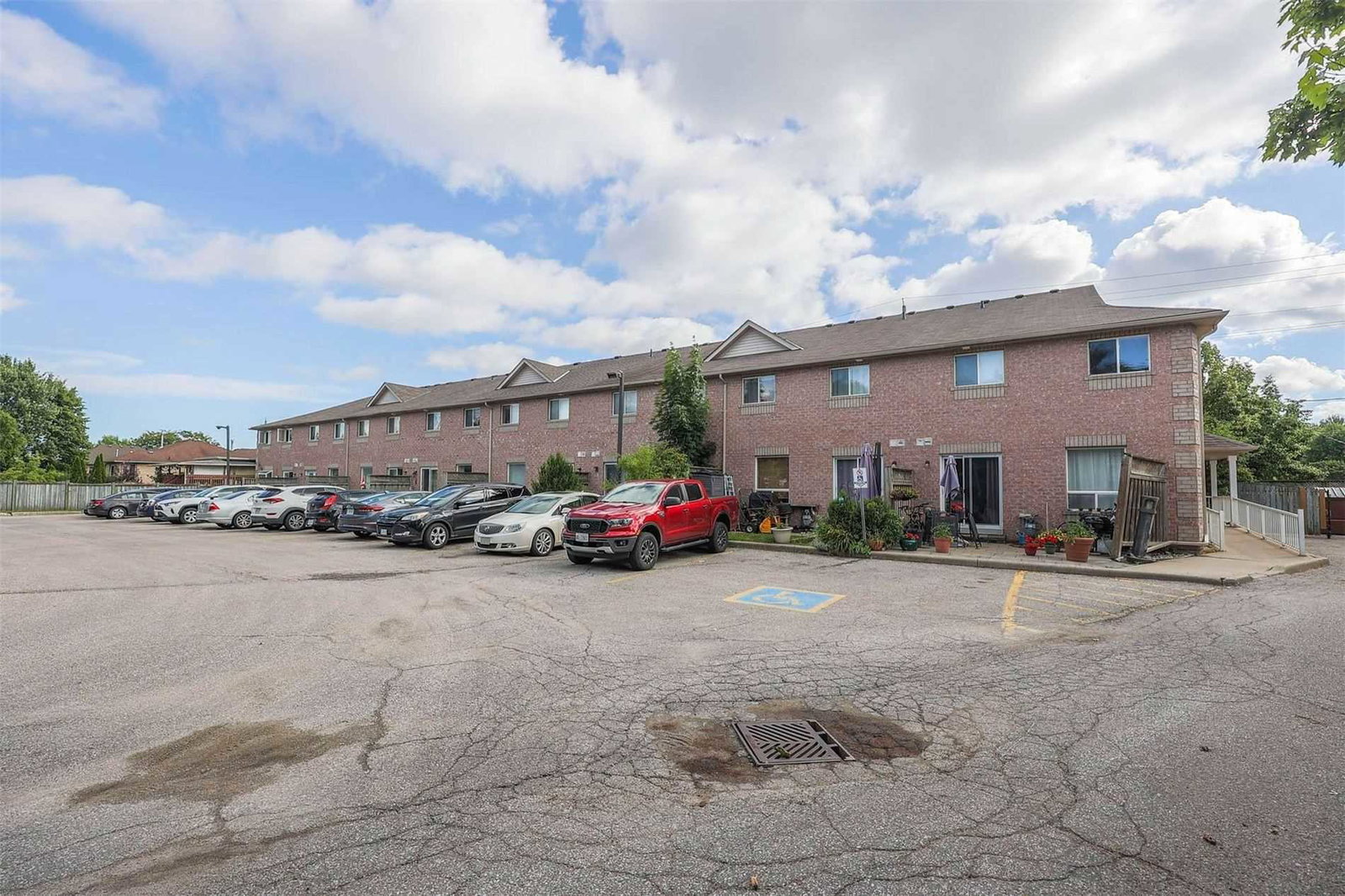 275 Old Homestead Road Townhomes condo building exterior