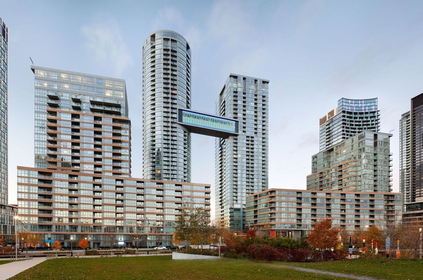 102-112 Fort York Boulevard exterior