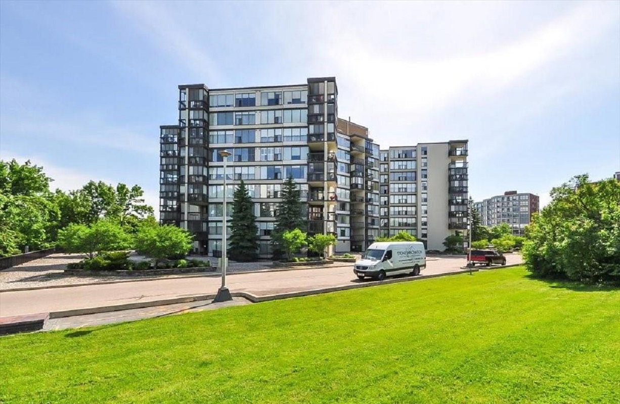 River Ridge Condominiums exterior