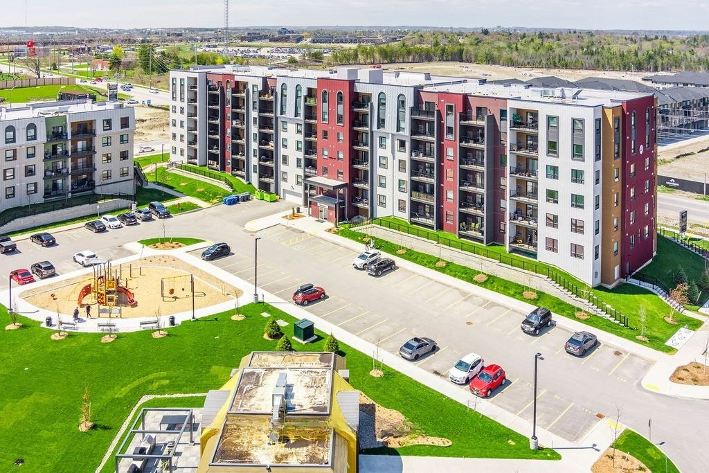 Bistro 6 Condos Sumac condo