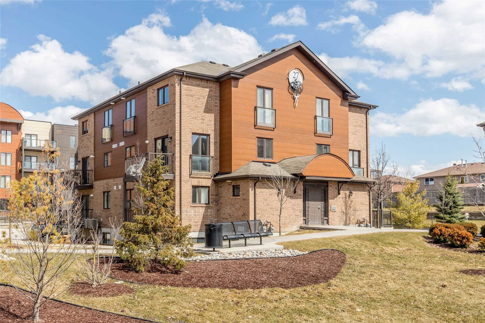 27 Madelaine Drive exterior