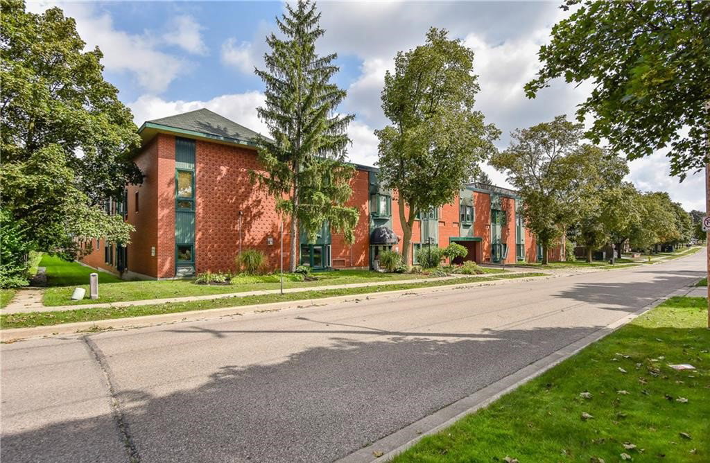 1009 Queenston Road exterior
