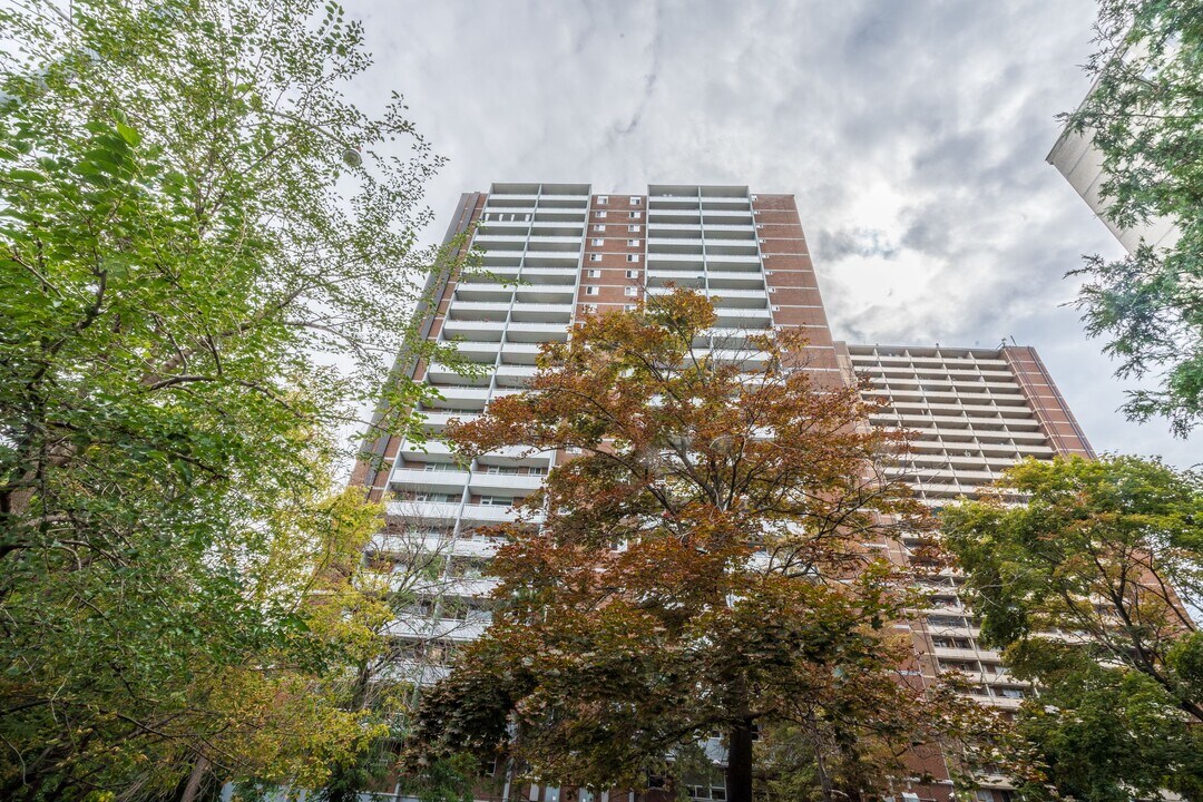 Oak Heights exterior