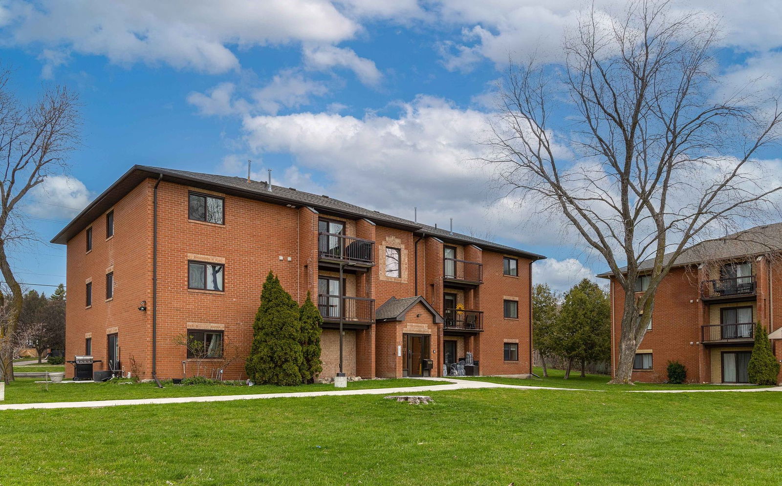 Edgehill Drive Condos exterior