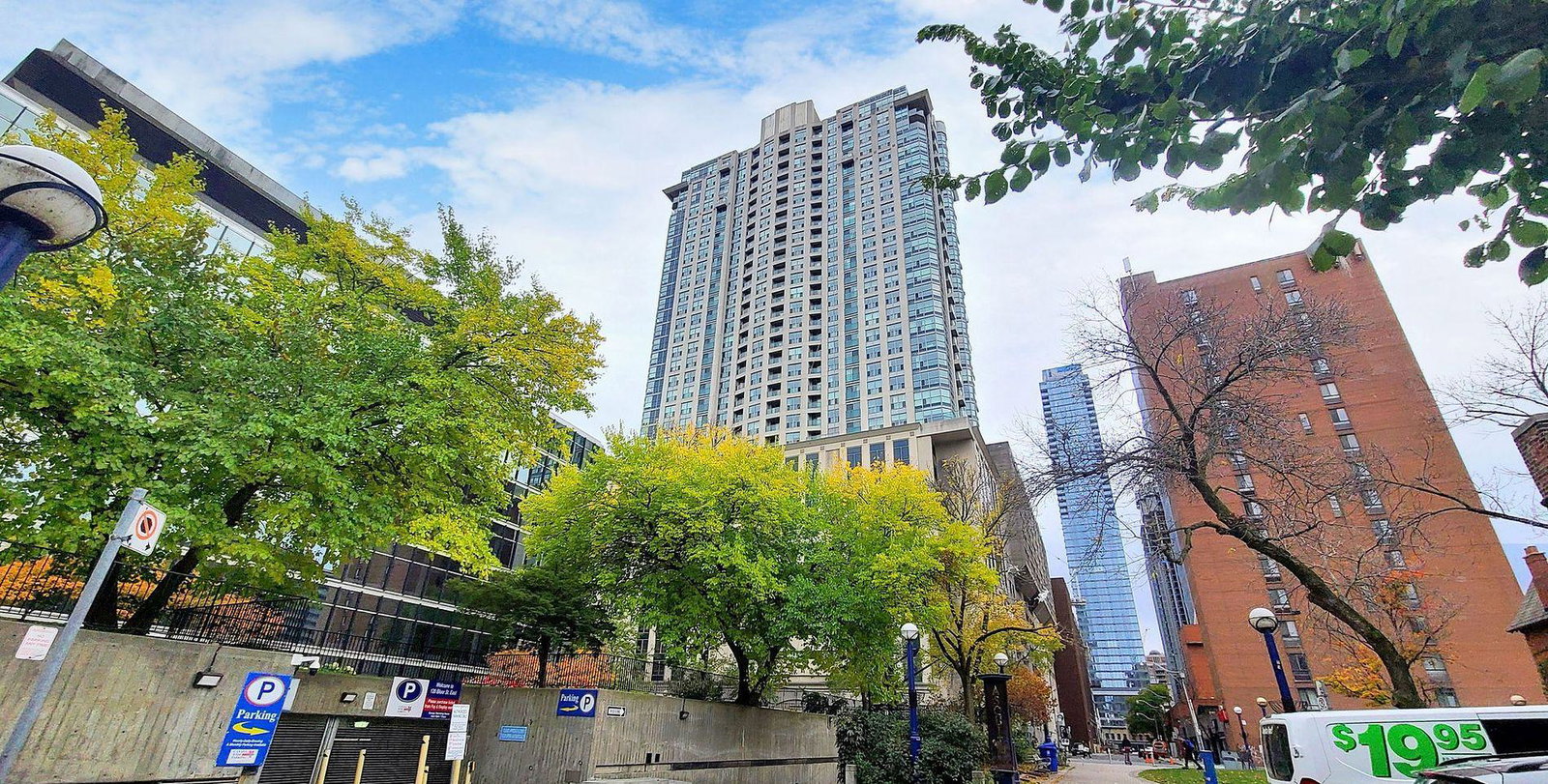 The Residences of 8 Park Road Yorkville exterior