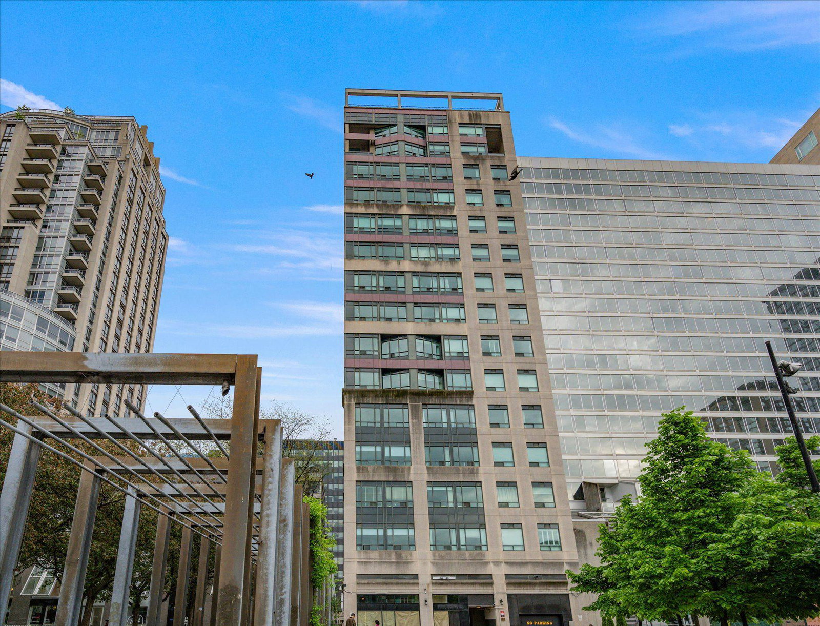 102 Bloor St West exterior
