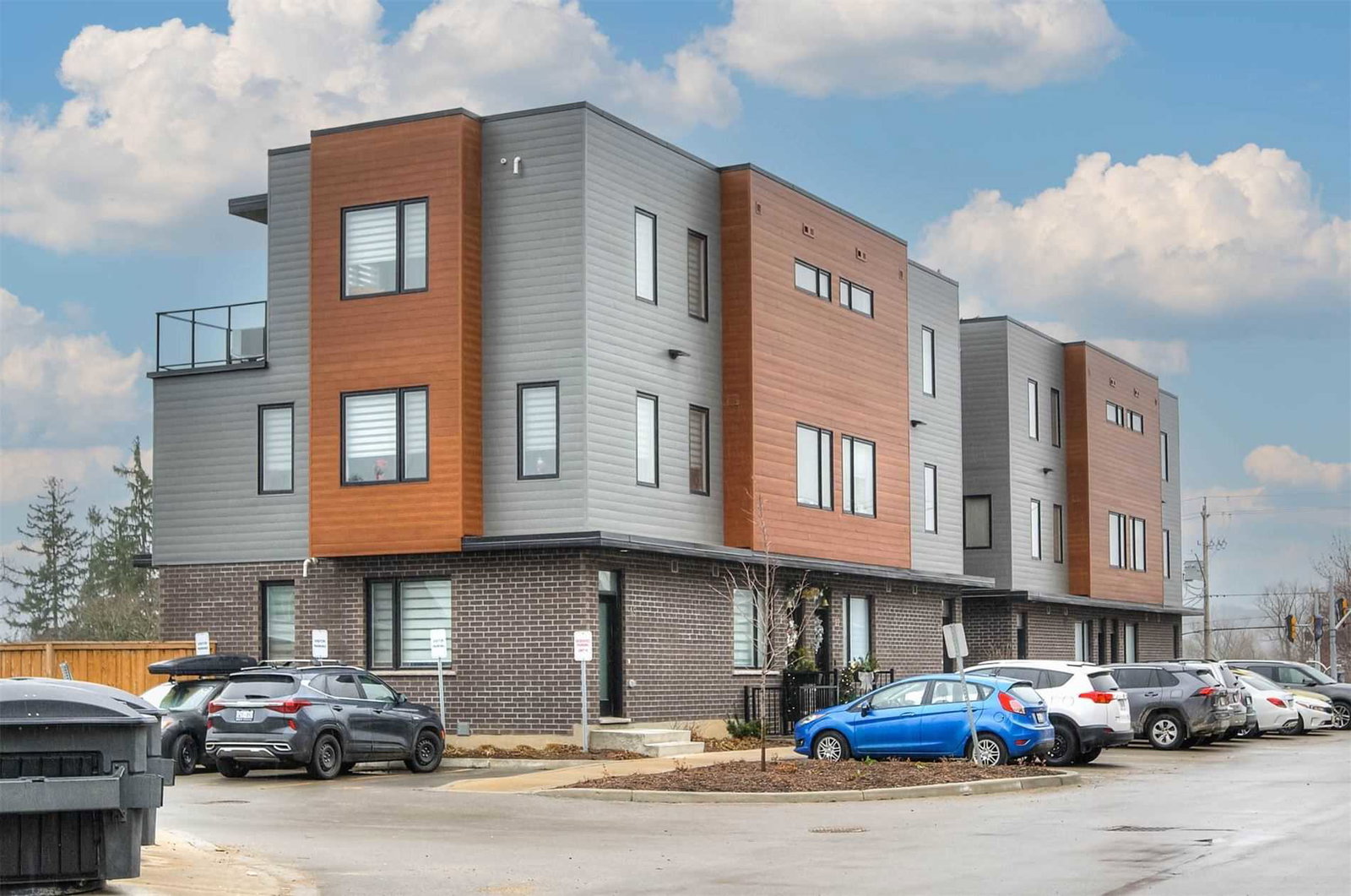 Pano Hillside Condo Towns exterior