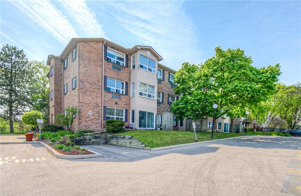 30 Hugo Crescent Condos exterior
