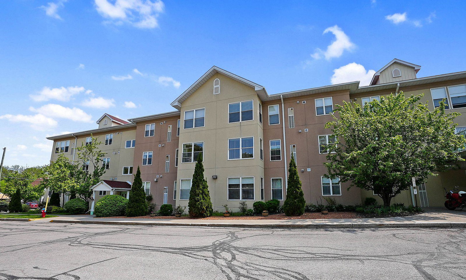 Guy Mills Court exterior