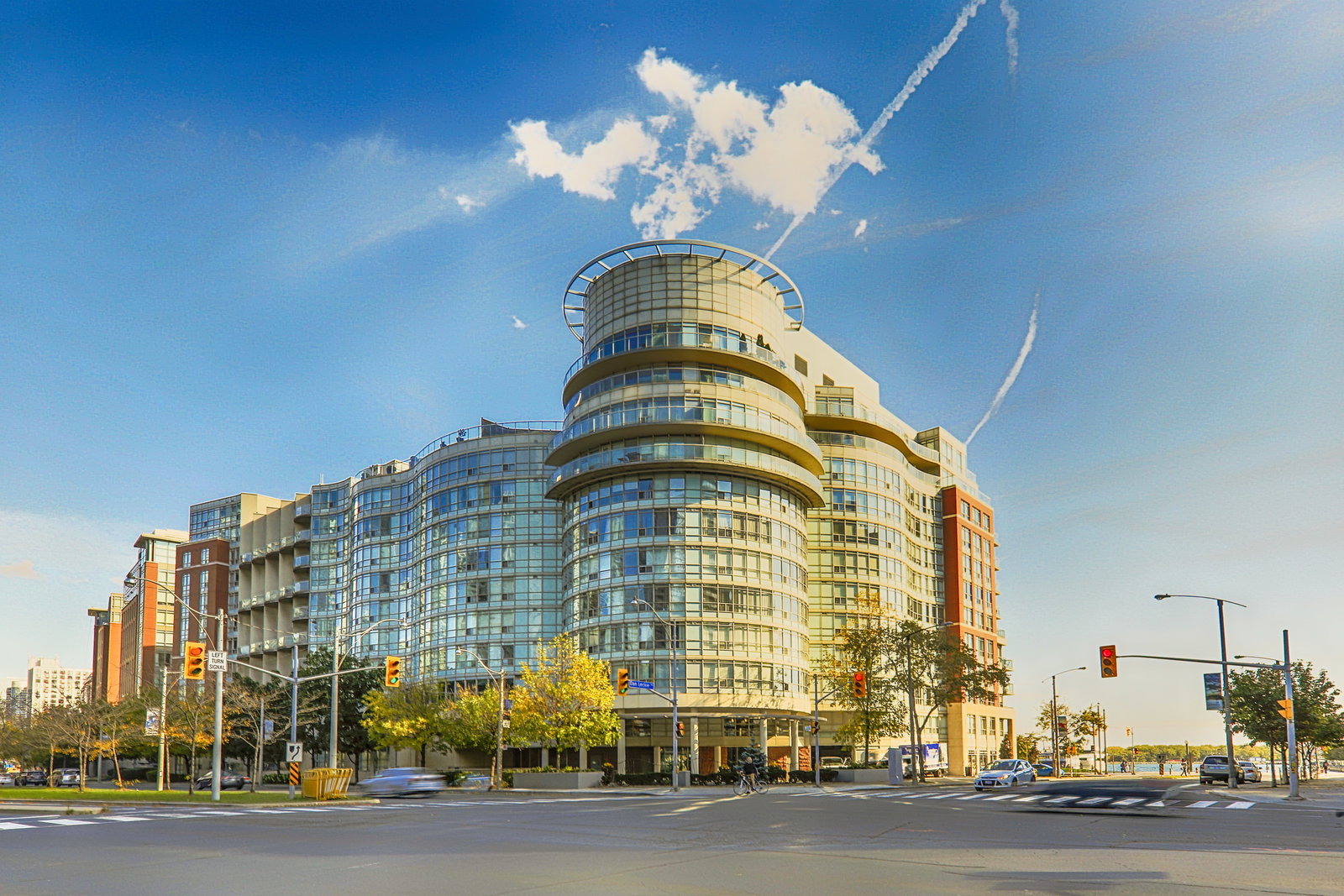 550 Queens Quay condo
