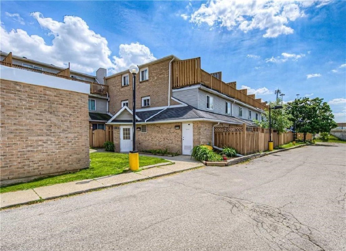 67 Valleyview Road exterior